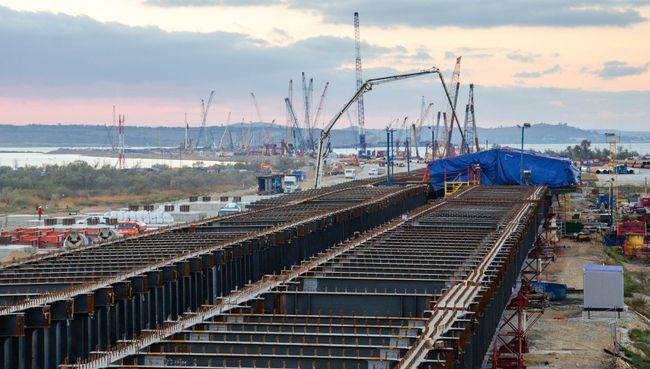 Строительство Крымского моста на острове Тузла Строительство Крымского моста на острове Тузла