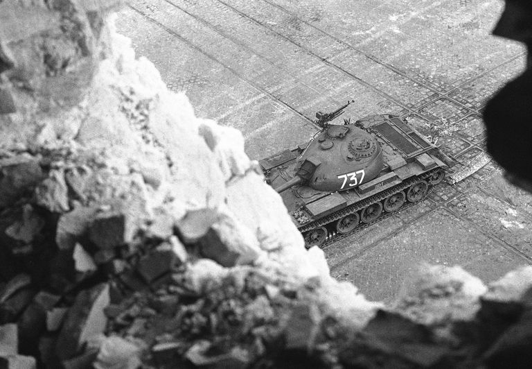 Российский танк на улице Будапешта. 4 ноября 1956 года 