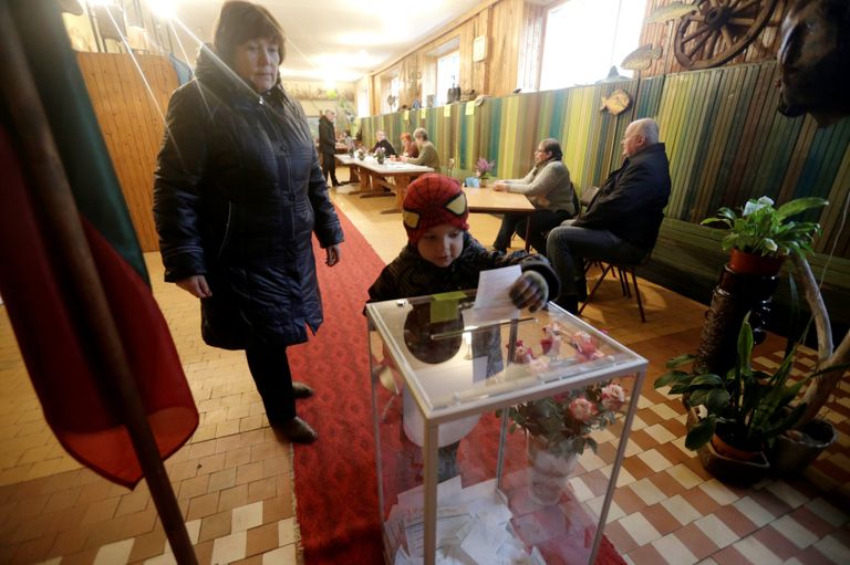 Избирательный участок в литовском городе Биржай 