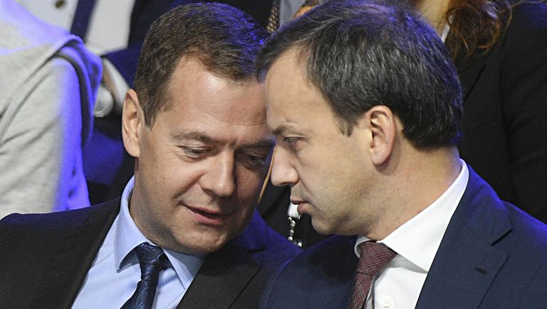 Председатель правительства РФ Дмитрий Медведев и заместитель председателя правительства РФ Аркадий Дворкович на форуме Открытые инновации - 2016. 26 октября 2016 Председатель правительства РФ Дмитрий Медведев и заместитель председателя правительства РФ Аркадий Дворкович на форуме Открытые инновации - 2016. 26 октября 2016