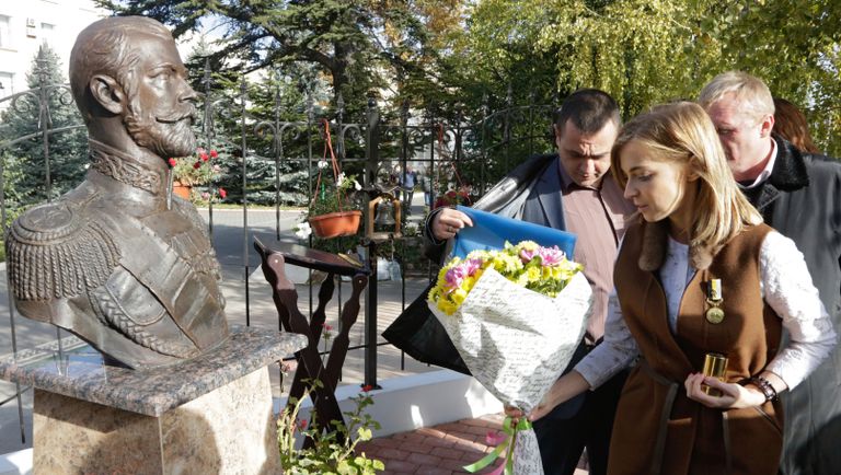 Депутат Государственной Думы РФ Наталья Поклонская открыла часовню у здания прокуратуры в Симферополе Депутат Государственной Думы РФ Наталья Поклонская открыла часовню у здания прокуратуры в Симферополе