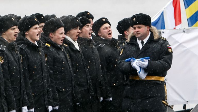 Военнослужащие на церемонии передачи ВМФ РФ дизель-электрической подводной лодки Великий Новгород в Санкт-Петербурге Военнослужащие на церемонии передачи ВМФ РФ дизель-электрической подводной лодки Великий Новгород в Санкт-Петербурге