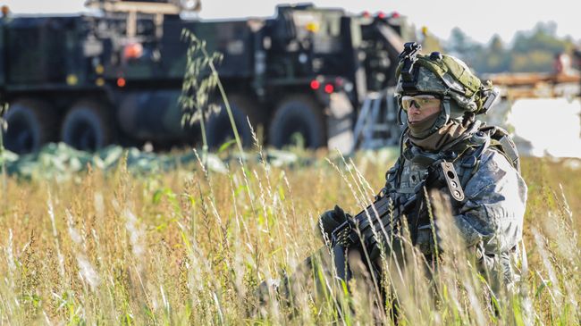 Американский военный во время учений в Германии. Архивное фото Американский военный во время учений в Германии. Архивное фото