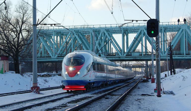 Поезд Сапсан из Москвы в Санкт-Петербург Поезд Сапсан из Москвы в Санкт-Петербург