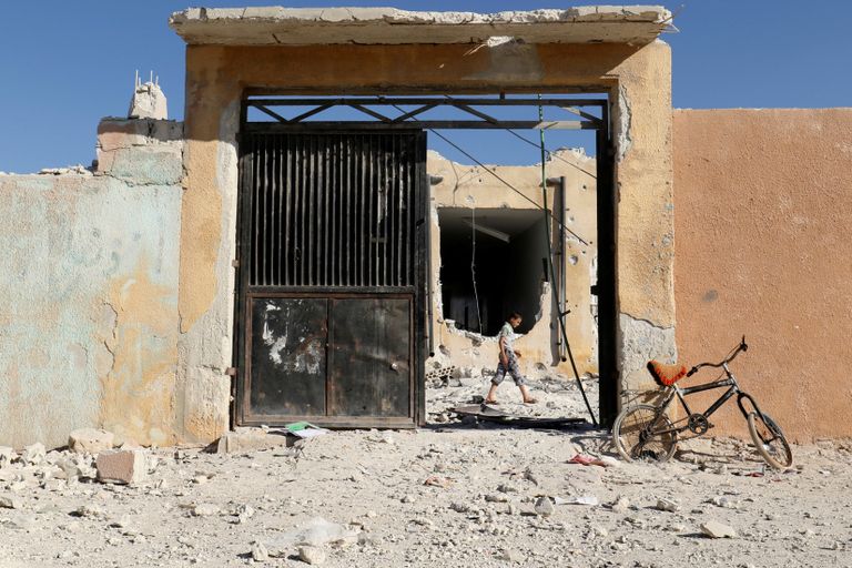 Последствия авиаудара в сирийской провинции Идлиб Последствия авиаудара в сирийской провинции Идлиб