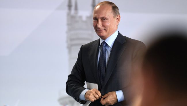 Президент РФ Владимир Путин на пленарном заседании межрегионального форума Общероссийского народного фронта Форум действий. Крым Президент РФ Владимир Путин на пленарном заседании межрегионального форума Общероссийского народного фронта Форум действий. Крым