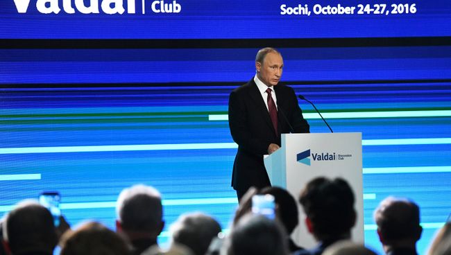 Президент РФ Владимир Путин выступает на итоговой пленарной сессии XIII ежегодного заседания Международного дискуссионного клуба Валдай в Сочи. 27 октября 2016 Президент РФ Владимир Путин выступает на итоговой пленарной сессии XIII ежегодного заседания Международного дискуссионного клуба Валдай в Сочи. 27 октября 2016