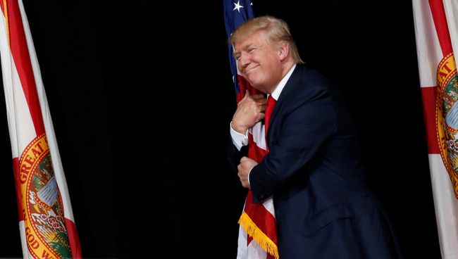 Кандидат в президенты США Дональд Трамп во время предвыборной кампании в городе Тампа штата Флорида. 24 октября 2016 года