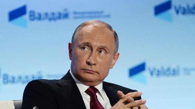 Президент РФ Владимир Путин во время заседания Международного дискуссионного клуба Валдай в Сочи. 27 октября 2016 Президент РФ Владимир Путин во время заседания Международного дискуссионного клуба Валдай в Сочи. 27 октября 2016