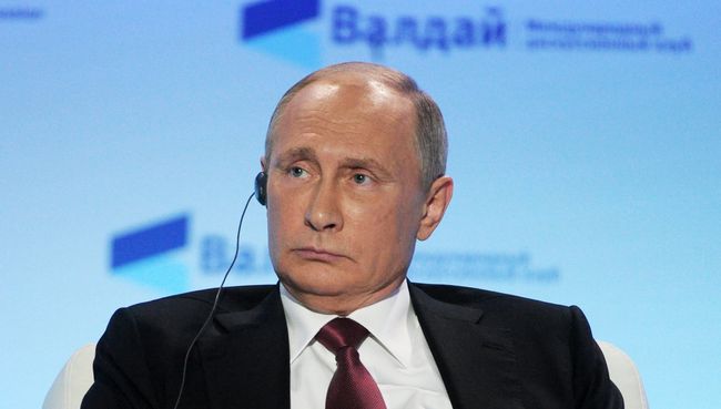 Президент РФ Владимир Путин во время заседания Международного дискуссионного клуба Валдай в Сочи. 27 октября 2016 Президент РФ Владимир Путин во время заседания Международного дискуссионного клуба Валдай в Сочи. 27 октября 2016