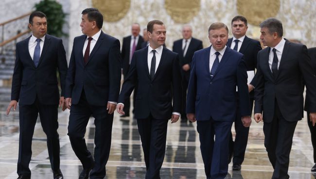 Премьер-министр РФ Д. Медведев принимает участие в заседании Совета глав правительств государств – участников СНГ в Минске Премьер-министр РФ Д. Медведев принимает участие в заседании Совета глав правительств государств – участников СНГ в Минске