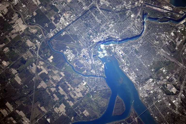 Самый мощный водопад в Северной Америке снятый российским космонавтом Андреем Борисенко с высоты МКС Самый мощный водопад в Северной Америке снятый российским космонавтом Андреем Борисенко с высоты МКС