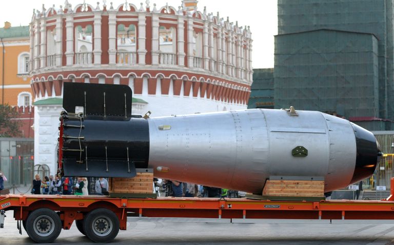 Копия термоядерной Царь-бомбы доставлена в Москву