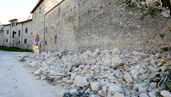 Последствия землетрясения в Италии Последствия землетрясения в Италии