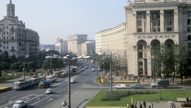 Улица Крещатик в Киеве. Архивное фото Улица Крещатик в Киеве. Архивное фото