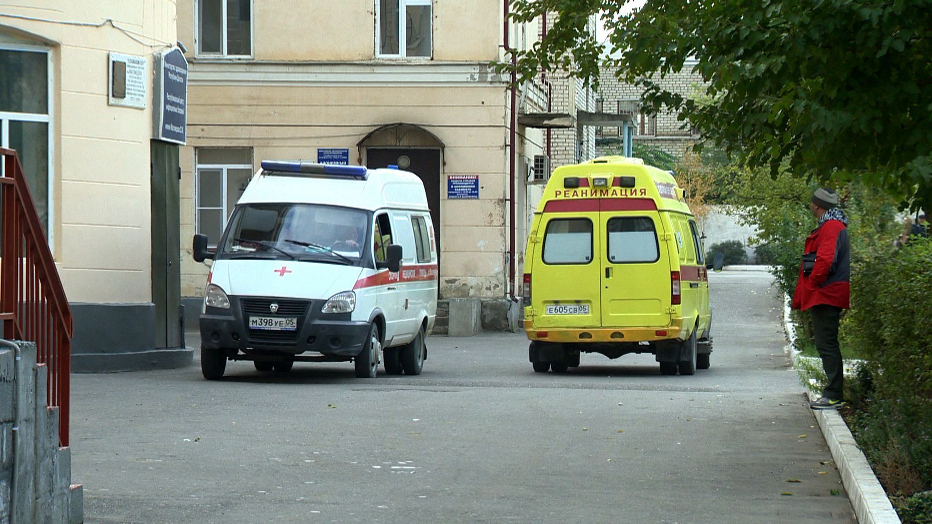 Машины скорой помощи у Республиканского центра инфекционных болезней в Махачкале - РИА Новости, 1920, 16.10.2025