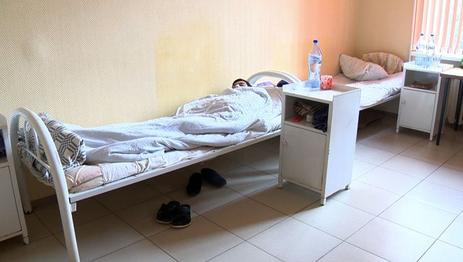 Пациент в Республиканском центре инфекционных болезней в Махачкале после массового отравления водой. 1 ноября 2016 Пациент в Республиканском центре инфекционных болезней в Махачкале после массового отравления водой. 1 ноября 2016