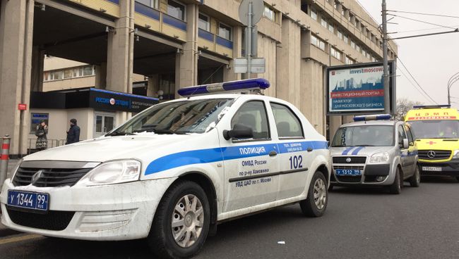 Оперативные службы проверяют звонок о бомбе на Зубовском бульваре, 4 в центре Москвы Оперативные службы проверяют звонок о бомбе на Зубовском бульваре, 4 в центре Москвы