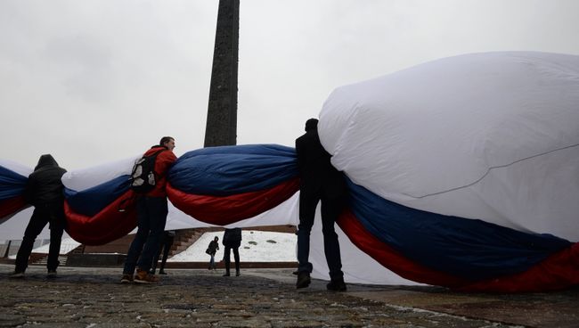 Церемония демонстрации самого большого флага Российской Федерации в Москве. Архивное фото