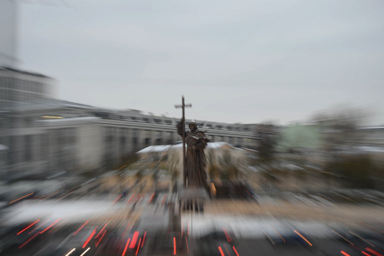 Памятник святому равноапостольному князю Владимиру на Боровицкой площади в Москве