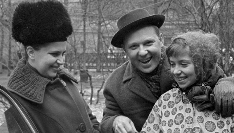 Народный артист СССР Олег Попов в кругу своей семьи