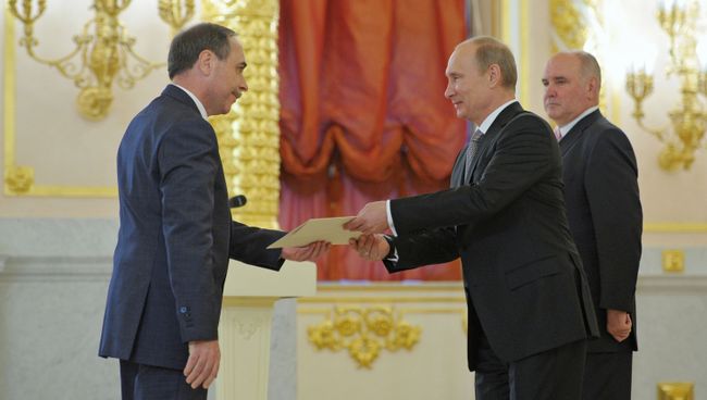 Президент России Владимир Путин и посол Болгарии Бойко Коцев на церемонии вручения верительных грамот глав дипломатических представительств. Архив