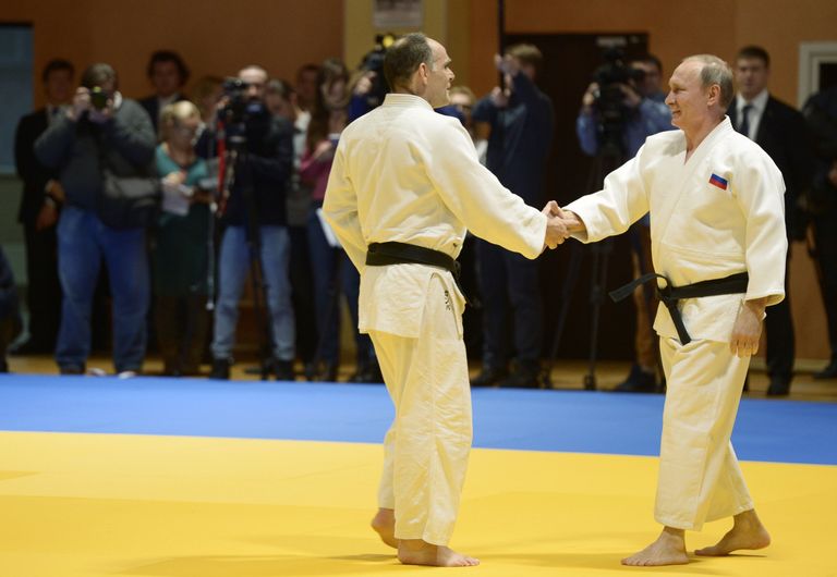 Президент России Владимир Путин и тренер сборной команды России по дзюдо Эцио Гамба перед тренировкой с российскими спортсменами Президент России Владимир Путин и тренер сборной команды России по дзюдо Эцио Гамба перед тренировкой с российскими спортсменами