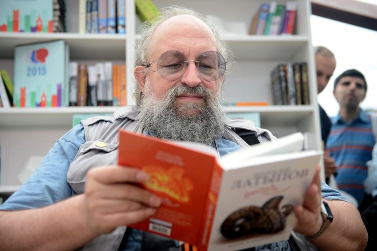 Телеведущий Анатолий Вассерман на Московском фестивале Книги России Телеведущий Анатолий Вассерман на Московском фестивале Книги России