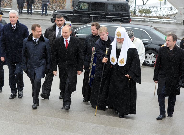 Владимир Путин, Дмитрий Медведев и патриарх Кирилл на церемонии открытия памятника князю Владимиру Владимир Путин, Дмитрий Медведев и патриарх Кирилл на церемонии открытия памятника князю Владимиру