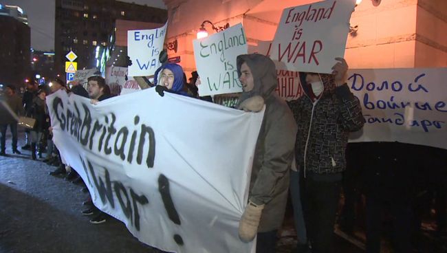 Англия - это война – митинг у посольства Великобритании прошел в Москве Англия - это война – митинг у посольства Великобритании прошел в Москве