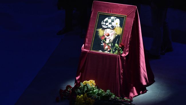 Фотография Олега Попова на церемонии прощания в Ростовском государственном цирке