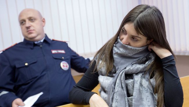 Задержанная за нарушение ПДД Мара Багдасарян в Савеловском районом суде Москвы Задержанная за нарушение ПДД Мара Багдасарян в Савеловском районом суде Москвы