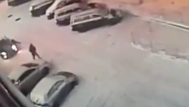 Стоп-кадр с оперативной съемки МВД России с места убийства кикбоксера в Москве Стоп-кадр с оперативной съемки МВД России с места убийства кикбоксера в Москве