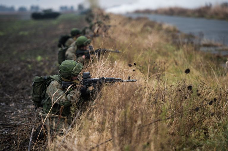 Российские военнослужащие во время совместных учений ВДВ России, Белоруссии и Сербии Славянское братство-2016 в Сербии Российские военнослужащие во время совместных учений ВДВ России, Белоруссии и Сербии Славянское братство-2016 в Сербии