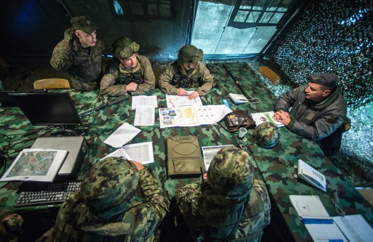 Военнослужащие во время совместных учений ВДВ России, Белоруссии и Сербии Славянское братство-2016 в Сербии Военнослужащие во время совместных учений ВДВ России, Белоруссии и Сербии Славянское братство-2016 в Сербии