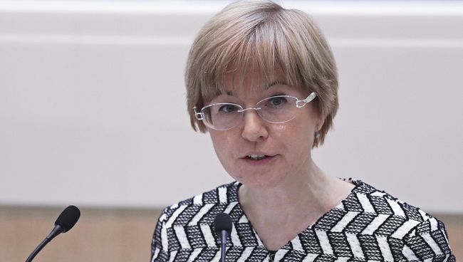 Первый заместитель Председателя Центробанка Ксения Юдаева на парламентских слушаниях по проекту федерального бюджета в Совете Федерации. 8 ноября 2016
