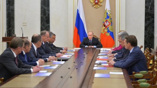 Президент РФ Владимир Путин проводит оперативное совещание с постоянными членами Совета безопасности РФ в Кремле. 8 ноября 2016 Президент РФ Владимир Путин проводит оперативное совещание с постоянными членами Совета безопасности РФ в Кремле. 8 ноября 2016