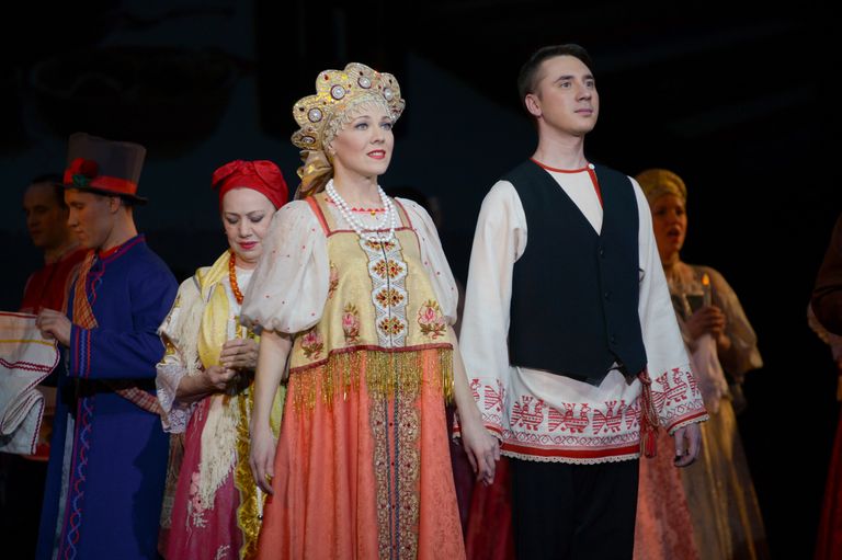 Евгения Щербина, артистка хоровой группы во время юбилейного концерта У моря живем, морю песни поём в Архангельском театре драмы им. М.В. Ломоносова.10 марта 2016 года Евгения Щербина, артистка хоровой группы во время юбилейного концерта У моря живем, морю песни поём в Архангельском театре драмы им. М.В. Ломоносова.10 марта 2016 года
