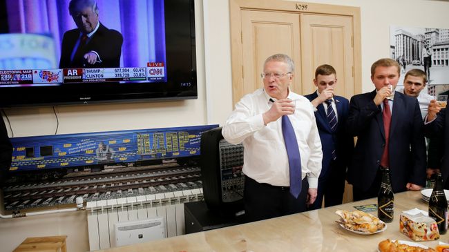 Владимир Жириновский отмечает победу Дональда Трампа на выборах президента США Владимир Жириновский отмечает победу Дональда Трампа на выборах президента США