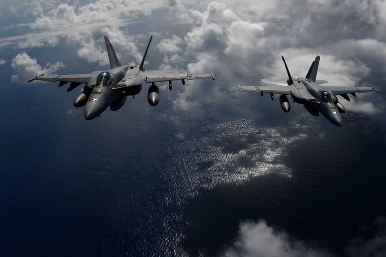 Истребители ВМС США F/A-18 Истребители ВМС США F/A-18