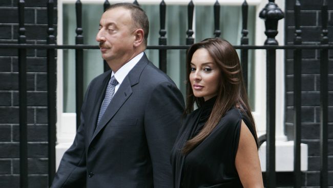 Президент Азербайджана Ильхам Алиев и его супруга Мехрибан Алиева. Архивное фото Президент Азербайджана Ильхам Алиев и его супруга Мехрибан Алиева. Архивное фото