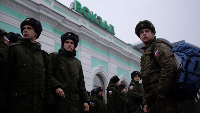 Призывники перед отправкой на службу в армию. Архивное фото