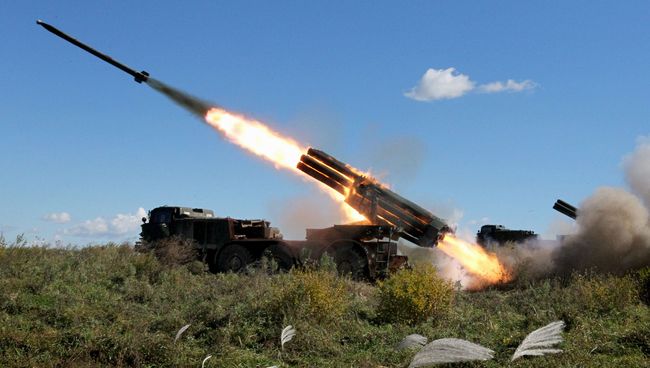 Реактивная артиллерийская батарея системы залпового огня БМ-27 Ураган. Архивное фото