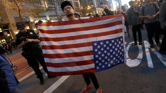 Участник акции протеста против избранного президента США Дональда Трампа. Архивное фото Участник акции протеста против избранного президента США Дональда Трампа. Архивное фото