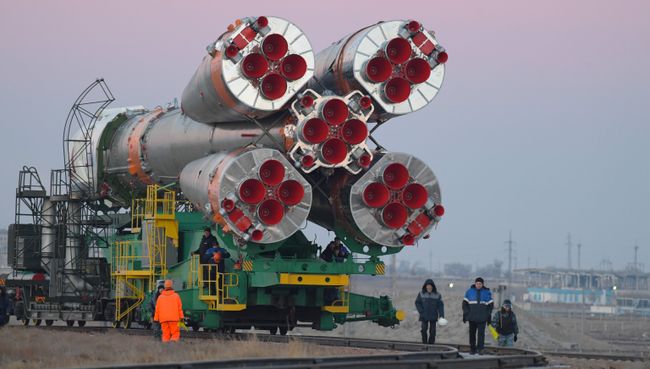 Транспортировка ракеты-носителя Союз-ФГ. Архивное фото Транспортировка ракеты-носителя Союз-ФГ. Архивное фото