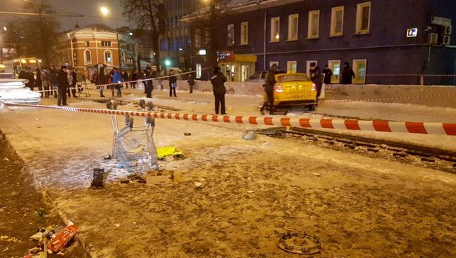 Последствия ДТП с участием такси и легкового автомобиля на юго-востоке Москвы. Архивное фото Последствия ДТП с участием такси и легкового автомобиля на юго-востоке Москвы. Архивное фото