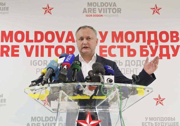 Кандидат в президенты Молдавии от социалистов Игорь Додон выступает перед журналистами в Кишиневе. 13 ноября 2016 Кандидат в президенты Молдавии от социалистов Игорь Додон выступает перед журналистами в Кишиневе. 13 ноября 2016