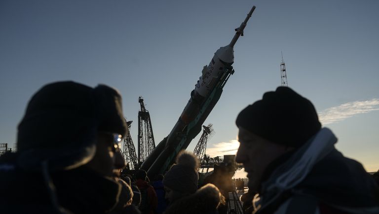 Вывоз ракеты-носителя Союз-ФГ с пилотируемым кораблем Союз-МС-03 на стартовую площадку Вывоз ракеты-носителя Союз-ФГ с пилотируемым кораблем Союз-МС-03 на стартовую площадку