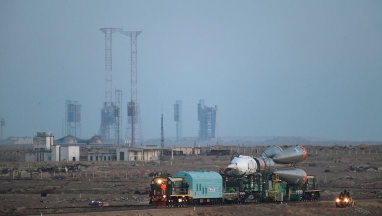 Вывоз ракеты-носителя Союз-ФГ с пилотируемым кораблем Союз-МС-03 на стартовую площадку Вывоз ракеты-носителя Союз-ФГ с пилотируемым кораблем Союз-МС-03 на стартовую площадку