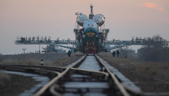 Вывоз ракеты-носителя Союз-ФГ с пилотируемым кораблем Союз-МС-03 на стартовую площадку Вывоз ракеты-носителя Союз-ФГ с пилотируемым кораблем Союз-МС-03 на стартовую площадку